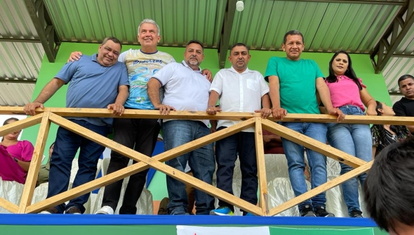 “Naquela região só dá Petecão”, diz senador e pré-candidato ao governo após participar de aniversário de Thaumaturgo